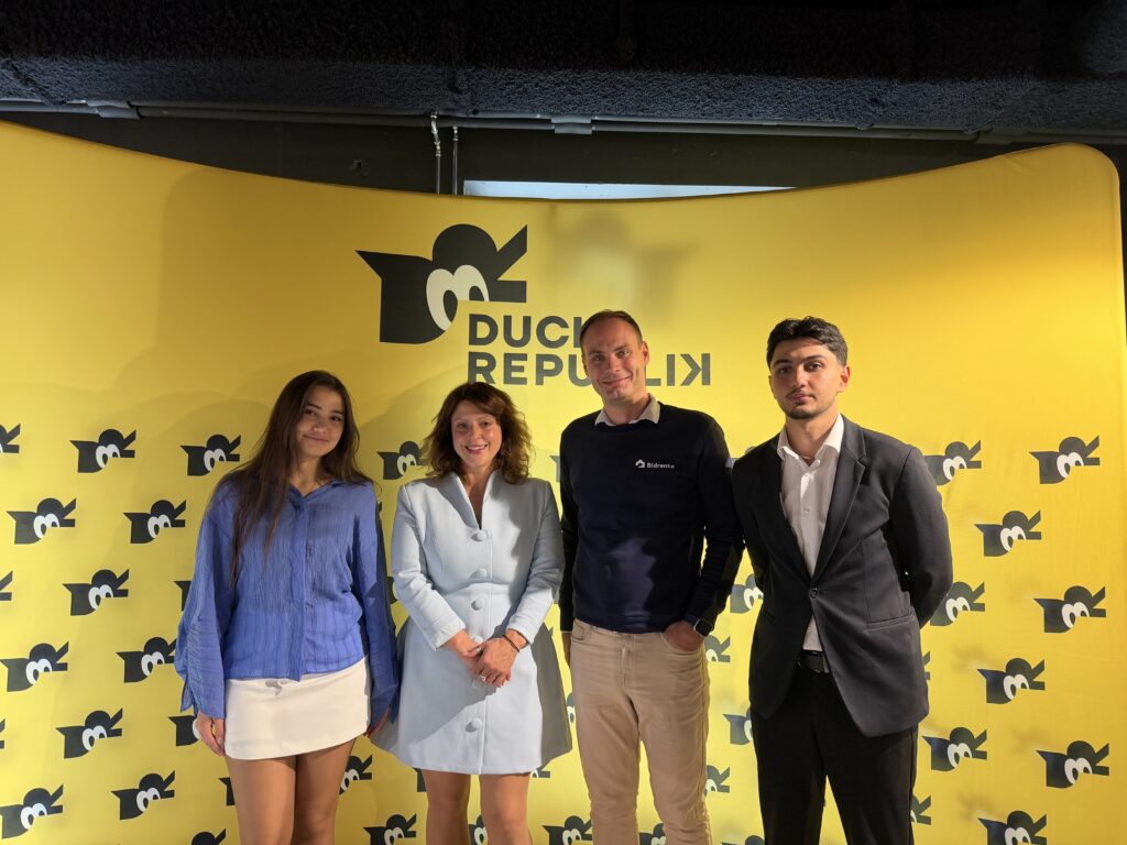 Bidrento i Duck Republik podczas otwarcia nowej rezydencji studenckiej w Rydze